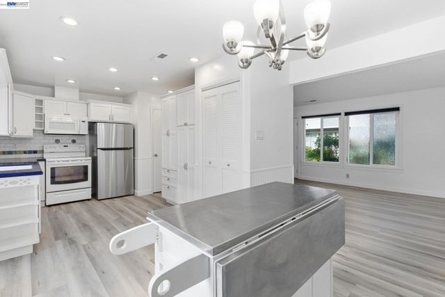 3194 Pawnee Way, Pleasanton, CA 94588