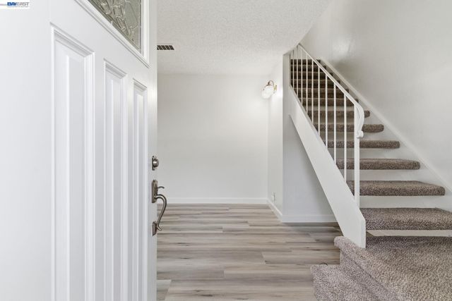 3194 Pawnee Way, Pleasanton, CA 94588