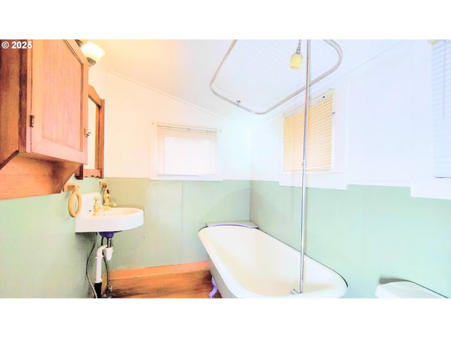 5121 Se 79TH Ave, Portland, OR 97206