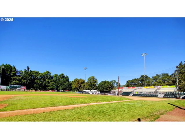 5121 Se 79TH Ave, Portland, OR 97206