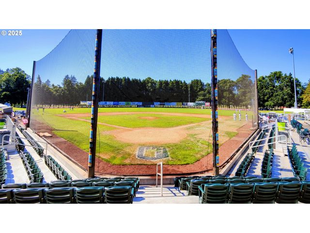 5121 Se 79TH Ave, Portland, OR 97206