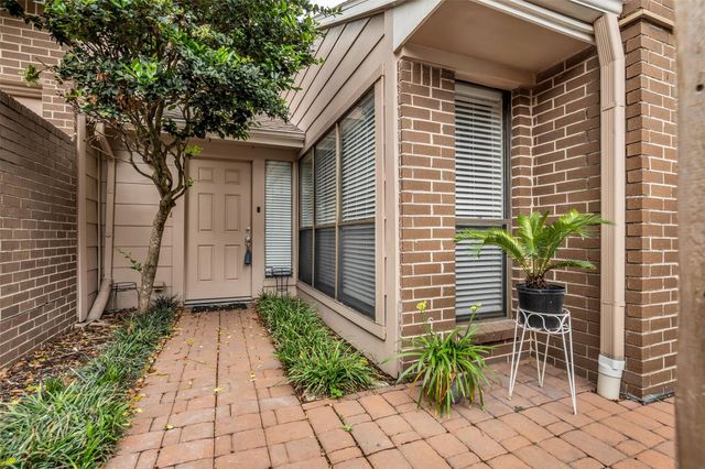 13740 Hollowgreen Drive 605, Houston, TX 77082