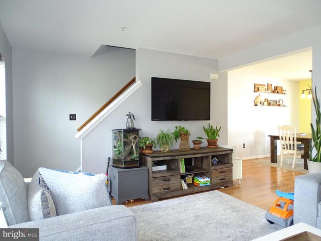 235 FISHER DR, York, PA 17404
