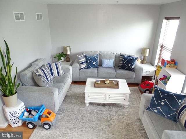 235 FISHER DR, York, PA 17404