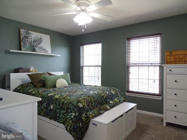 235 FISHER DR, York, PA 17404