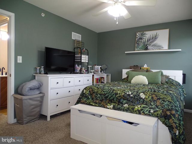 235 FISHER DR, York, PA 17404