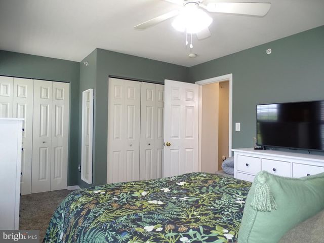 235 FISHER DR, York, PA 17404