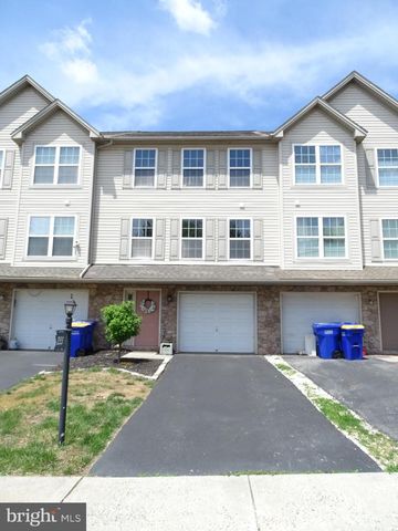235 FISHER DR, York, PA 17404
