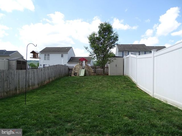 235 FISHER DR, York, PA 17404