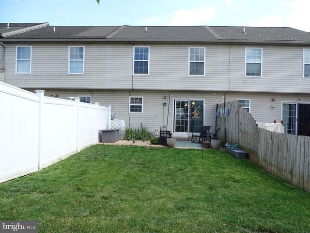 235 FISHER DR, York, PA 17404