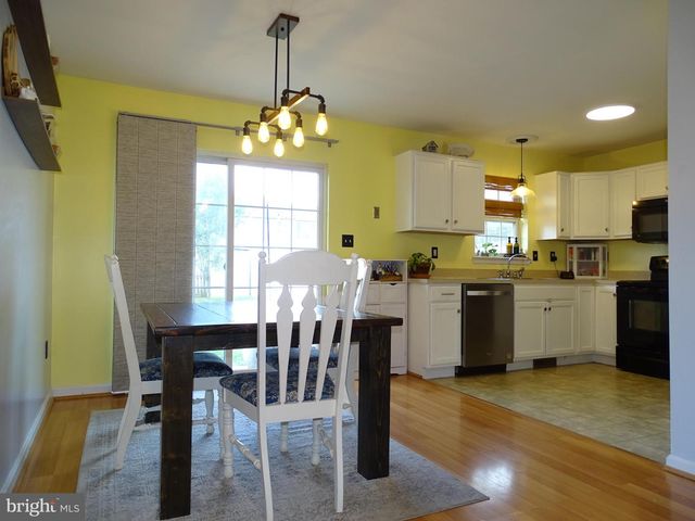 235 FISHER DR, York, PA 17404