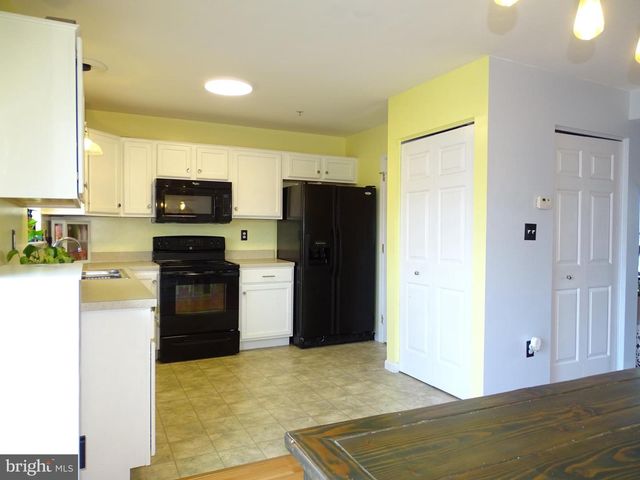 235 FISHER DR, York, PA 17404