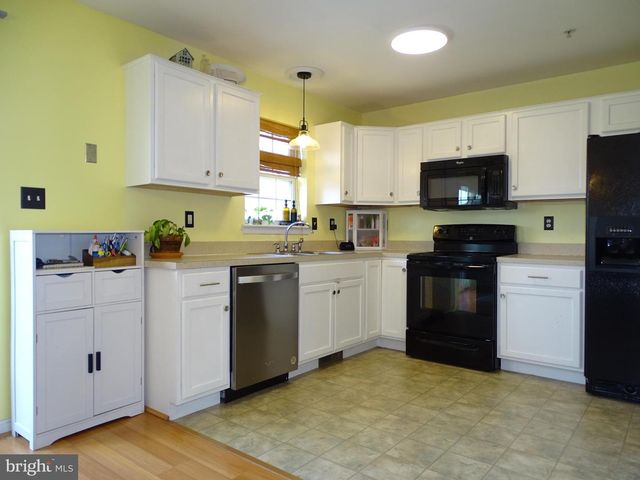 235 FISHER DR, York, PA 17404