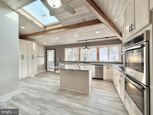 26 MARKET LN, Greenwich, NJ 08323