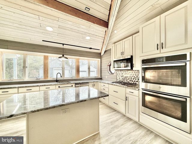 26 MARKET LN, Greenwich, NJ 08323