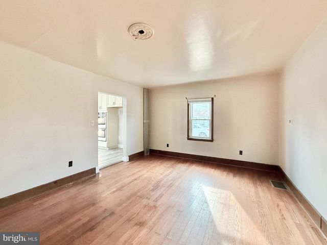 26 MARKET LN, Greenwich, NJ 08323