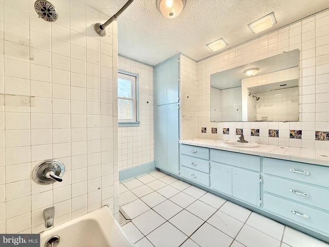 26 MARKET LN, Greenwich, NJ 08323