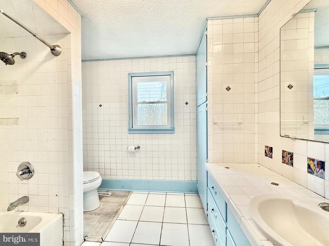 26 MARKET LN, Greenwich, NJ 08323