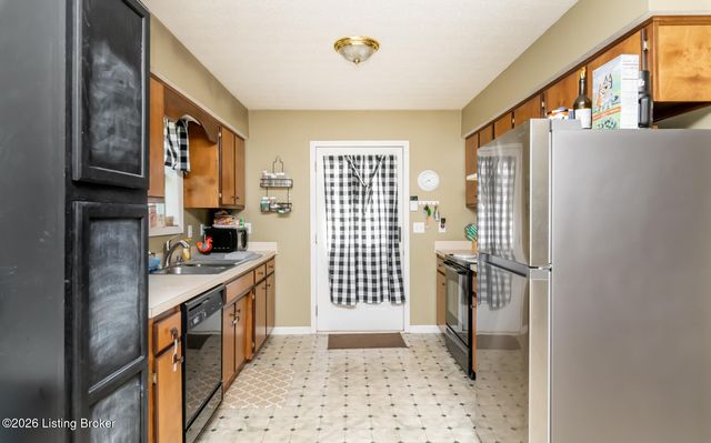 181 Eathan Ct, Mt Washington, KY 40047