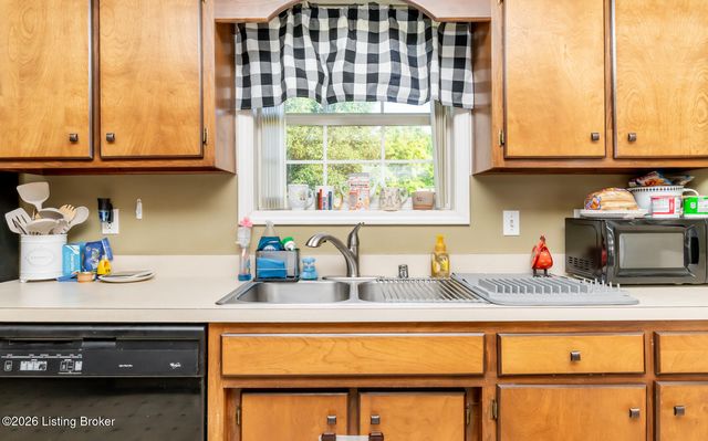 181 Eathan Ct, Mt Washington, KY 40047