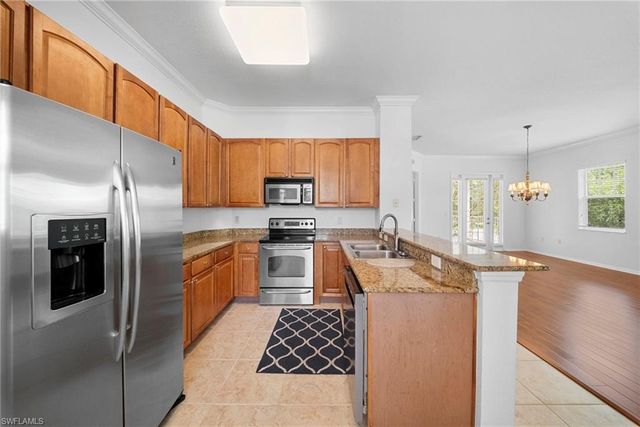 970 Peggy CIR 604, Naples, FL 34113