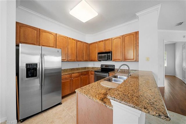 970 Peggy CIR 604, Naples, FL 34113