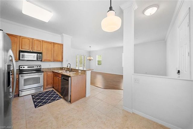 970 Peggy CIR 604, Naples, FL 34113