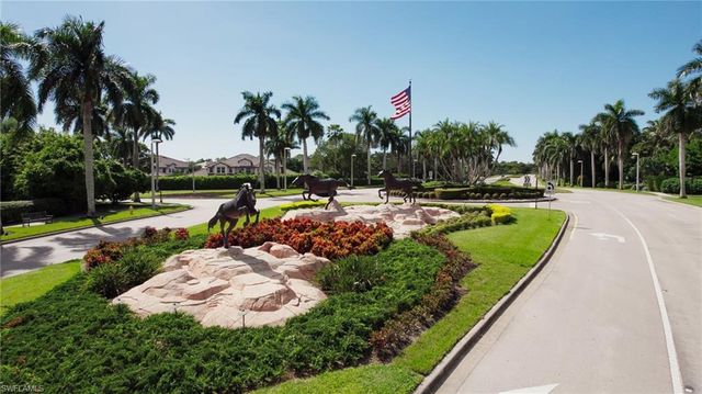 970 Peggy CIR 604, Naples, FL 34113