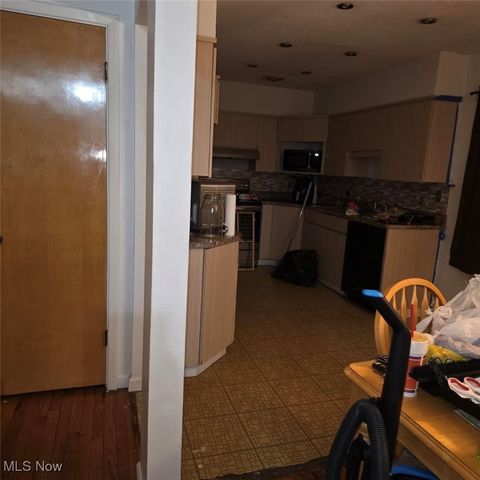 23080 Mildred Avenue, North Olmsted, OH 44070