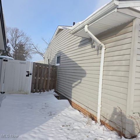 23080 Mildred Avenue, North Olmsted, OH 44070