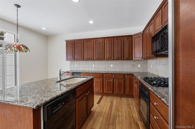 6 Turnberry Court, Monroe, NY 10950