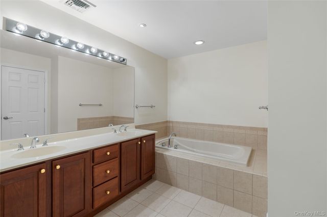 6 Turnberry Court, Monroe, NY 10950