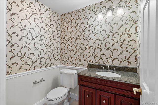 6 Turnberry Court, Monroe, NY 10950