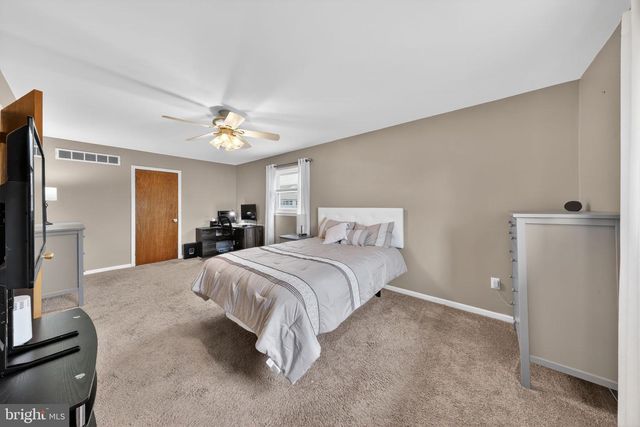 8 CRAIG RD, Bear, DE 19701