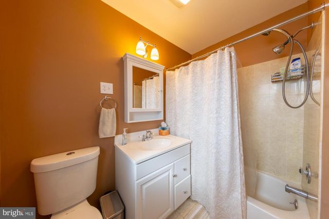 8 CRAIG RD, Bear, DE 19701