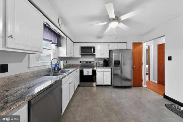 8 CRAIG RD, Bear, DE 19701