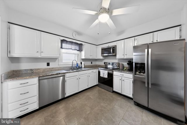 8 CRAIG RD, Bear, DE 19701