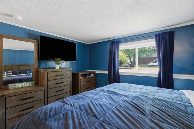 10 Hazelwood Ave 2, Dracut, MA 01826
