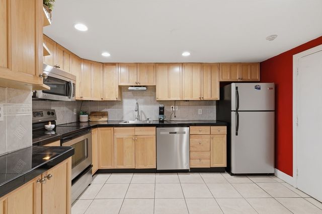 10 Hazelwood Ave 2, Dracut, MA 01826