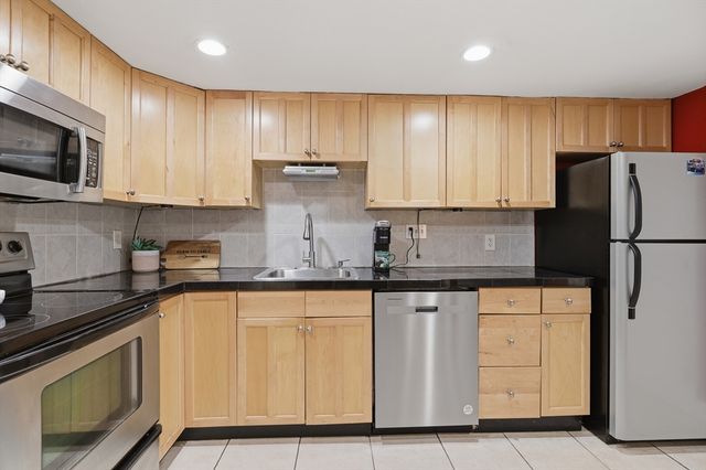 10 Hazelwood Ave 2, Dracut, MA 01826