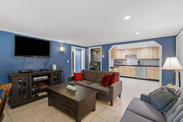 10 Hazelwood Ave 2, Dracut, MA 01826