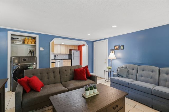 10 Hazelwood Ave 2, Dracut, MA 01826