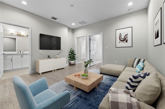 9213 NW 16th St, Pembroke Pines, FL 33024