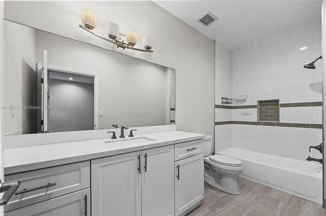 9213 NW 16th St, Pembroke Pines, FL 33024