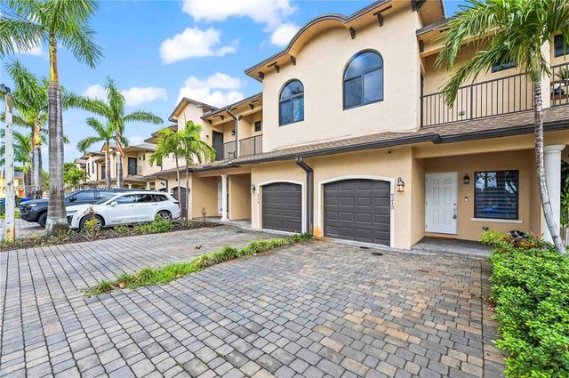 9213 NW 16th St, Pembroke Pines, FL 33024