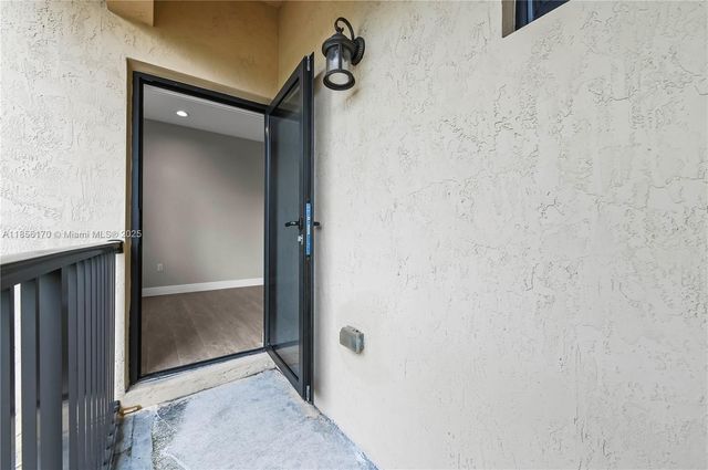 9213 NW 16th St, Pembroke Pines, FL 33024