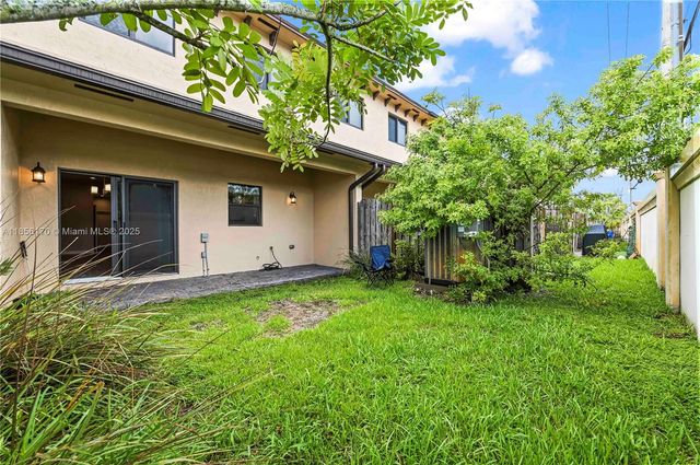 9213 NW 16th St, Pembroke Pines, FL 33024