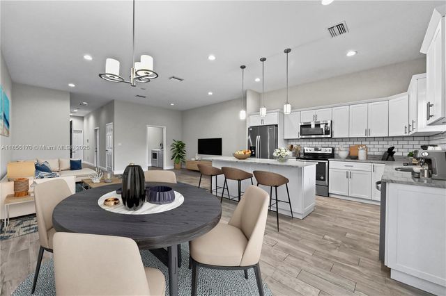 9213 NW 16th St, Pembroke Pines, FL 33024