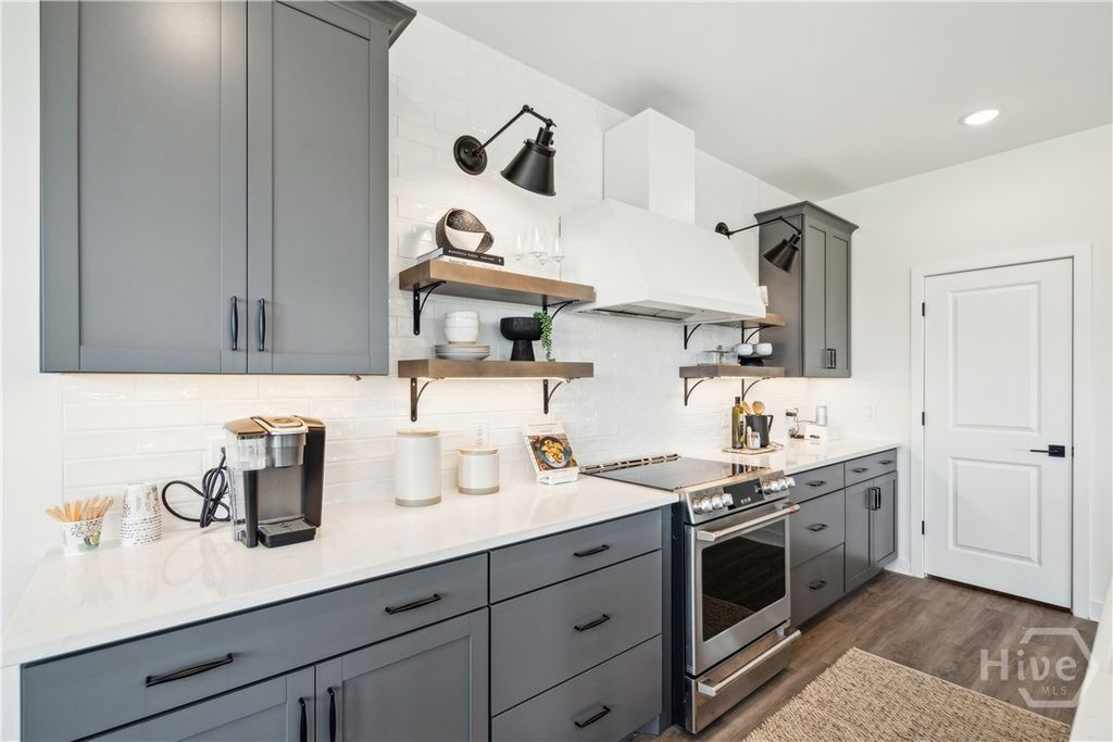Image 12 of property listing at 185 Mage Street, Savannah, GA 31302