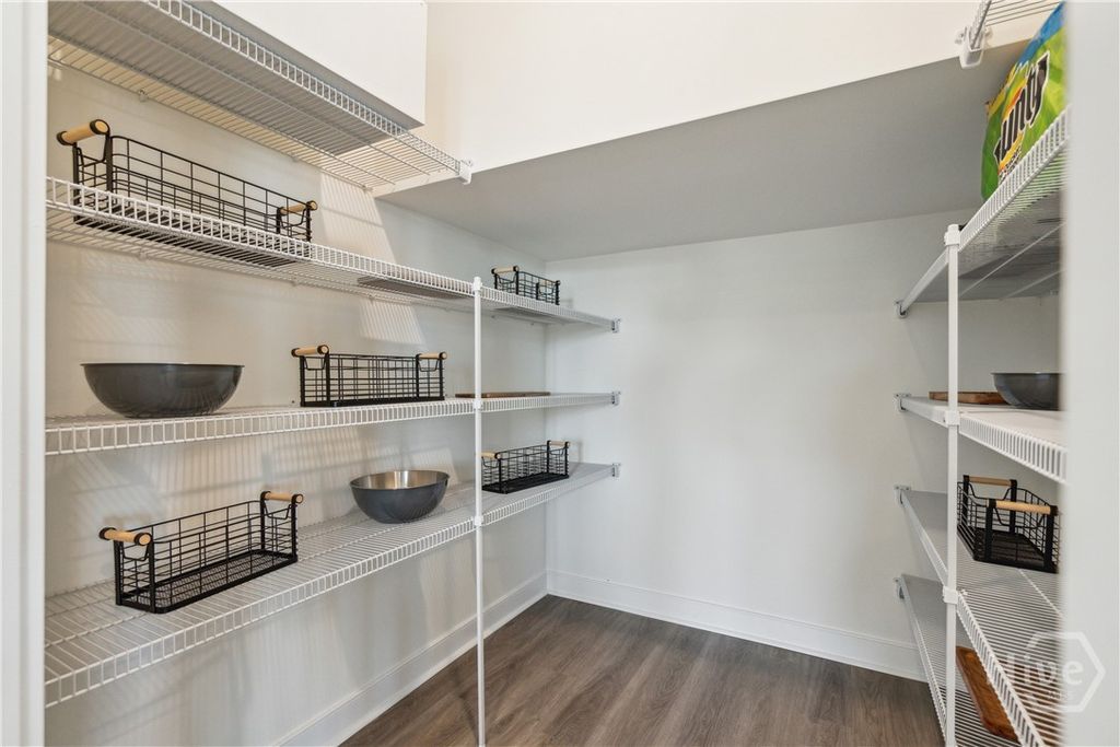 Image 15 of property listing at 185 Mage Street, Savannah, GA 31302